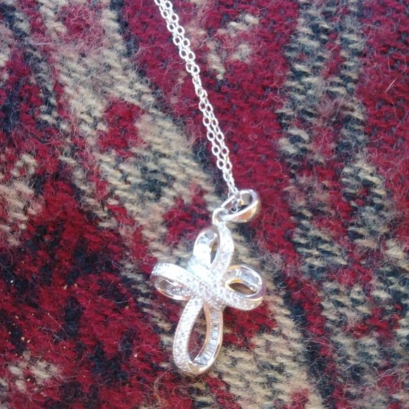Sterling Sliver Ribbon Knot Cross Czs necklace - Picture 9 of 12